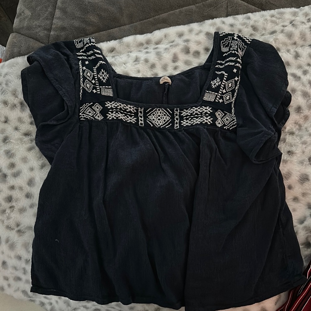 Hollister top